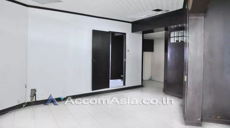 6  Apartment For Rent in Sukhumvit ,Bangkok BTS Nana at Perfect for Pet lovers Apartment, near NIST Intl AA10558